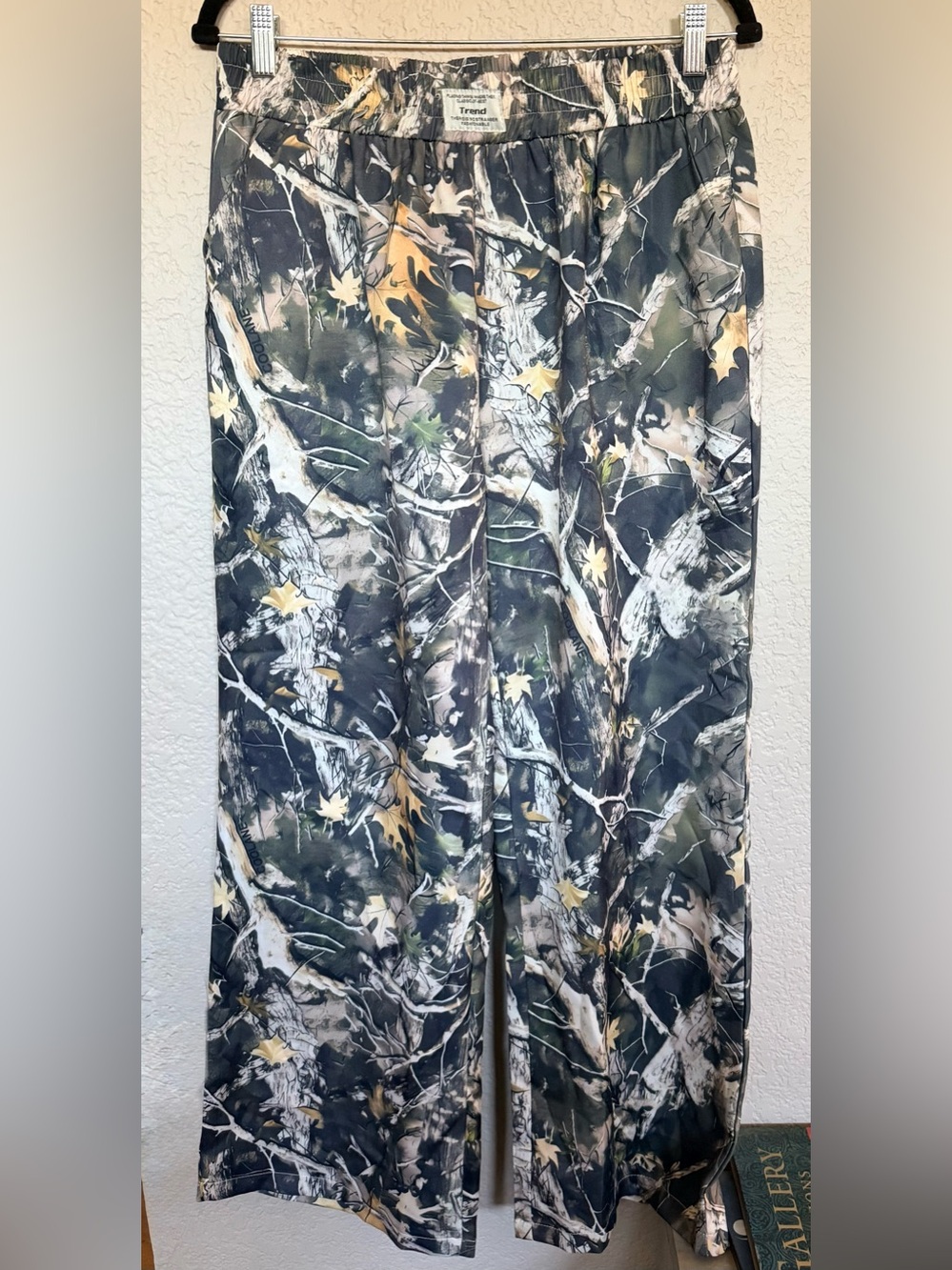 NWT POLYESTER CAMOUFLAGE STYLE TRACK PANTS, X-LARGE
